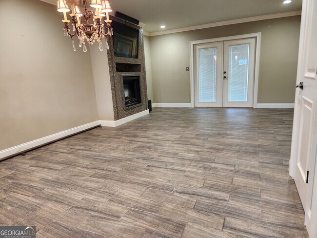 Building Photo - 1085 Holly Dr