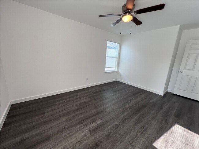 Building Photo - 9243 Seeker St