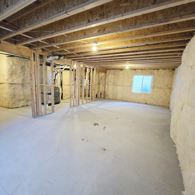 Building Photo - 4022 1100 N
