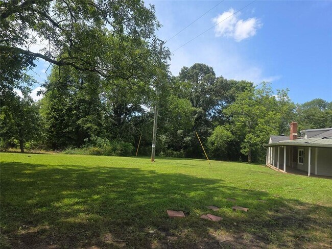 Building Photo - 220 Tuscarora Trail