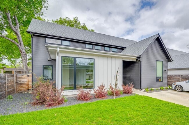 Building Photo - 1206 Justin Ln