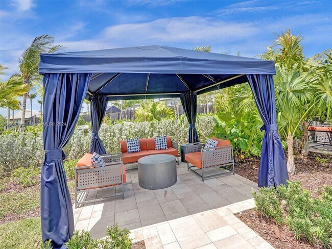 Building Photo - 4536 Silverwood Ln N