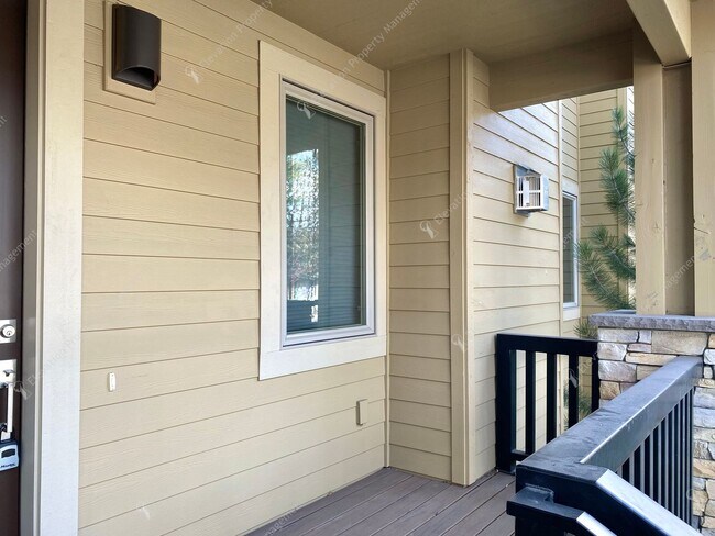 Building Photo - Designer-Finished Townhome Near COCC & NWX