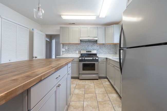 Building Photo - MOVE IN READY 3 Bedroom in Chesapeake!