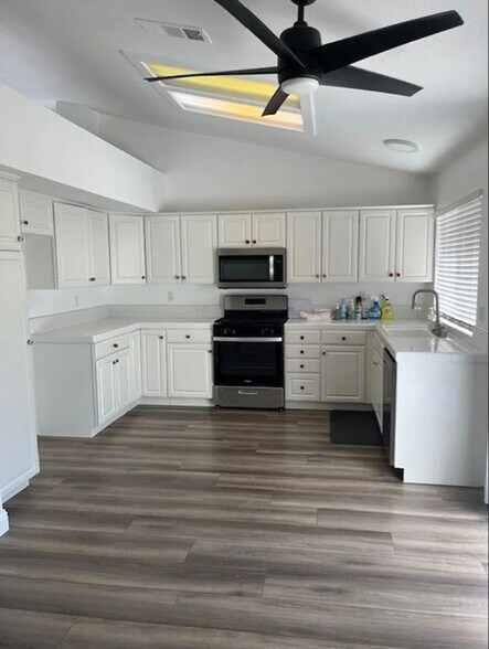 Building Photo - 5444 W Sunnyside Ct