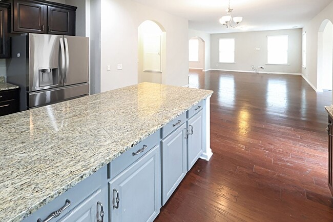 Building Photo - Stunning & Spacious 4 Bedroom Home in Highland Falls Community