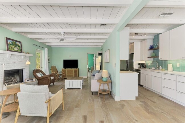 Building Photo - 5253 Avenida Del Mare
