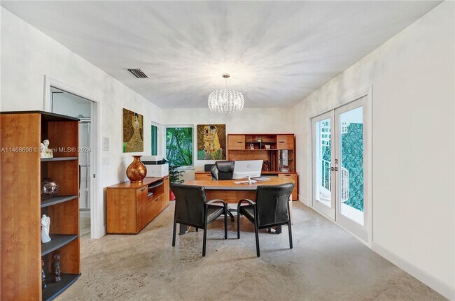 Building Photo - 1247 Seminole Dr