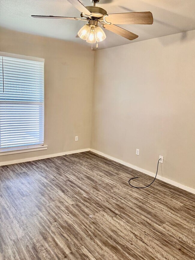 Building Photo - 2121 N Avenue J