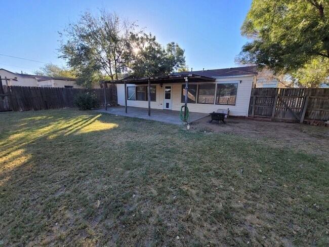 Building Photo - 504 Holmsley Ave