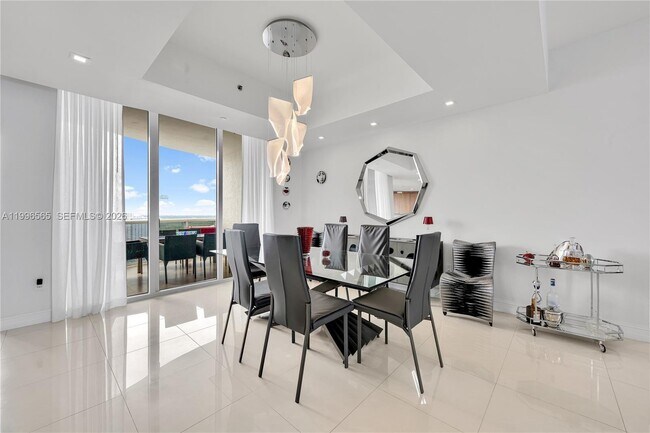 Building Photo - 15901 Collins Ave