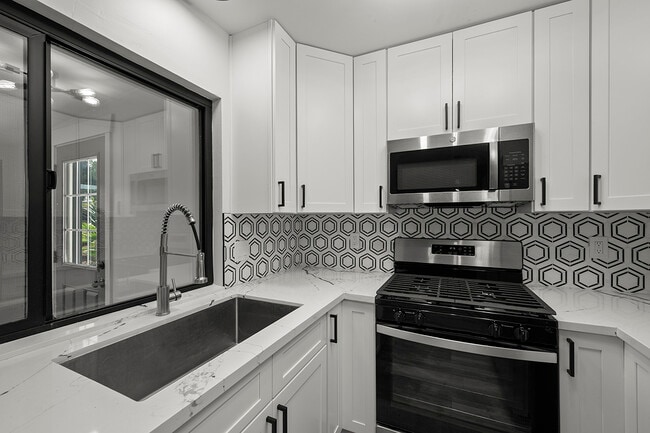 Building Photo - 8685 Longwood St