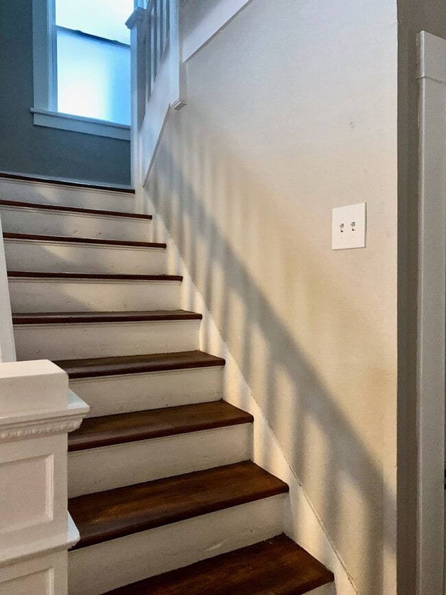 Building Photo - *** Charming Dormont Duplex Three Bedroom * Walk to Shops and the T * Pet Friendly * Private Porc...