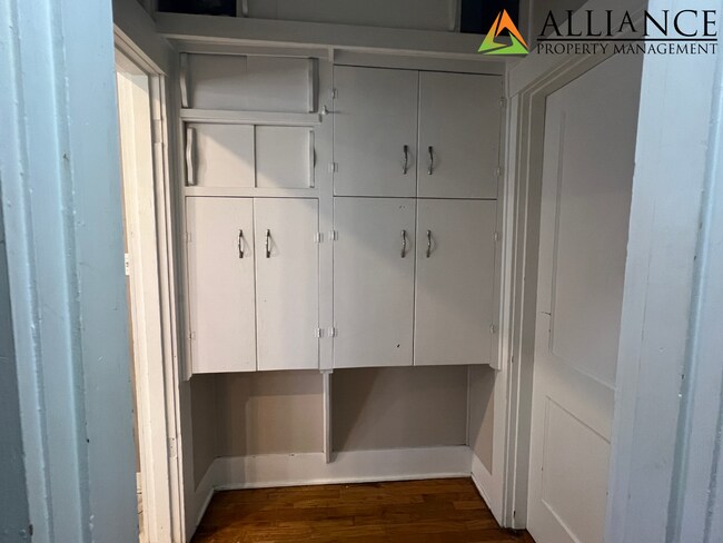 Building Photo - Charming 3 Bed  w/ Bonus Room Home ~ Great Location!