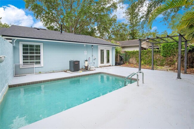 Building Photo - 6151 Sandcrest Cir