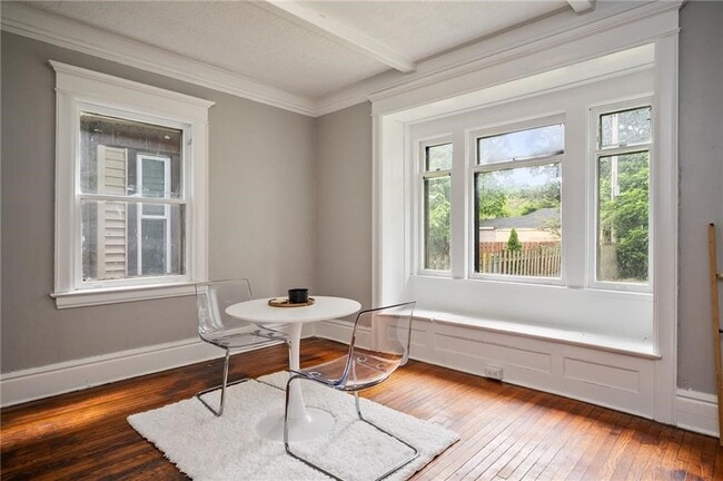 Building Photo - 117 Kenwood Ave