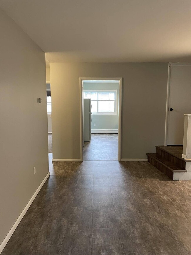 Building Photo - This adorable & newly remodeled 2 bed/1 ba...