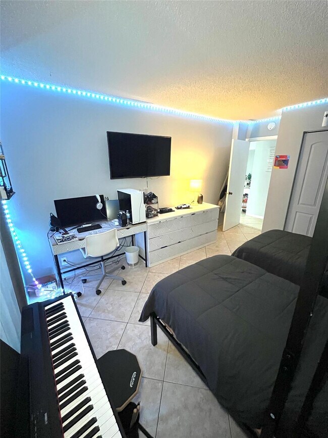 Building Photo - 737 SE 1st Way