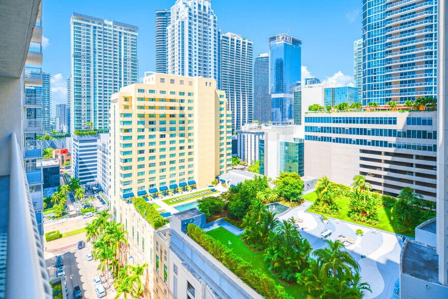 Building Photo - 1200 Brickell Bay Dr