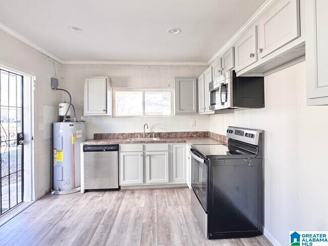 Building Photo - 5624 Avenue Q