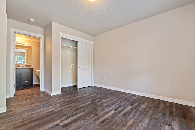 Building Photo - Can't miss Luxury New Townhome in West Bench!