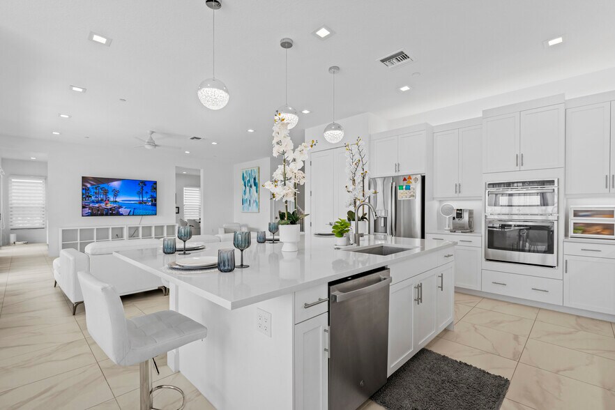 Building Photo - 12884 Wingspan Ct