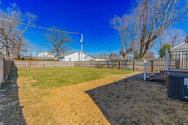 Building Photo - 2216 E Walnut St