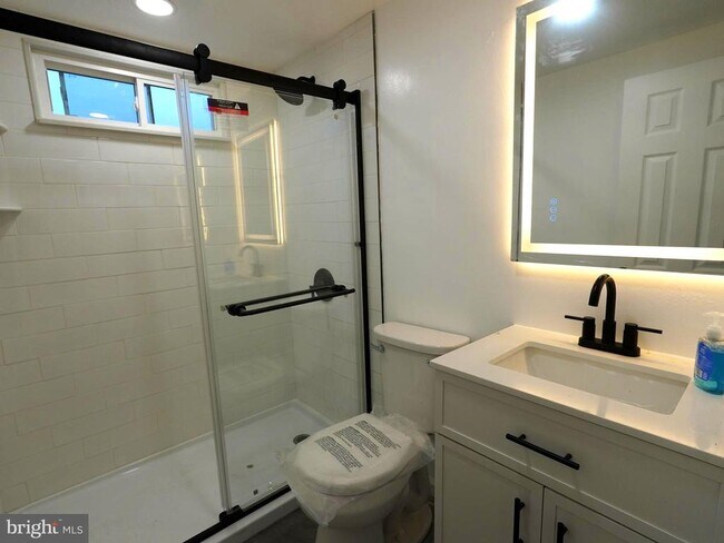 Building Photo - 710 N York Rd