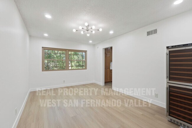Building Photo - Stunning 3bd Home with Private Outdoor Oasis