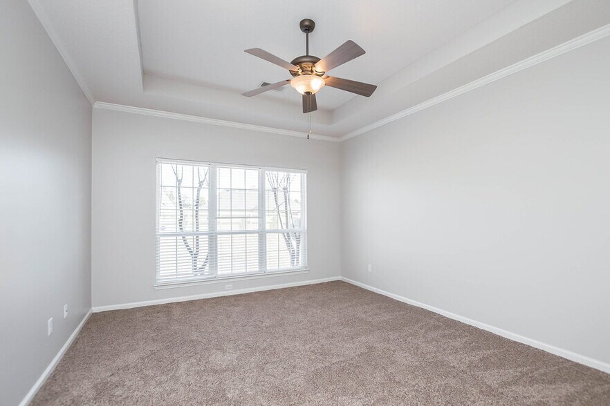 Building Photo - 8426 Linda Shore Cove