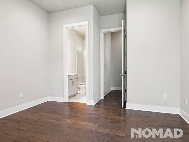 Building Photo - Stunning Modern 2-Bedroom, 2-Bath Apartmen...