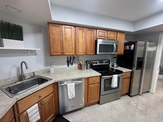 Building Photo - 1705 Presidential Way