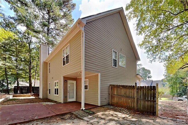 Building Photo - 3366 English Oaks Dr NW