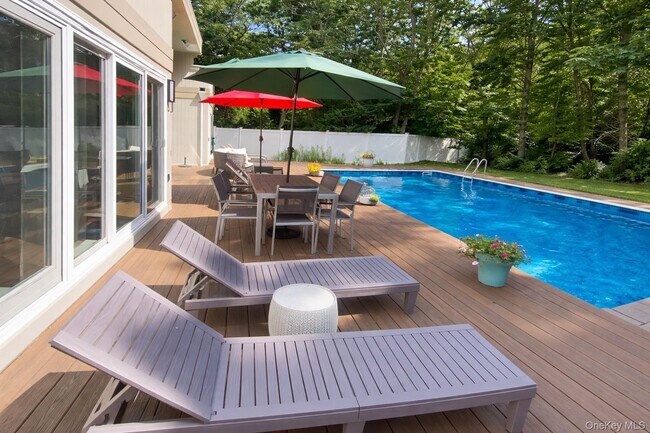 Building Photo - 14 Woodland Ln