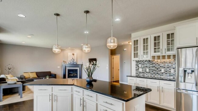 Building Photo - Luxurious 5-Bedroom, 4-Bath Home in Hennep...