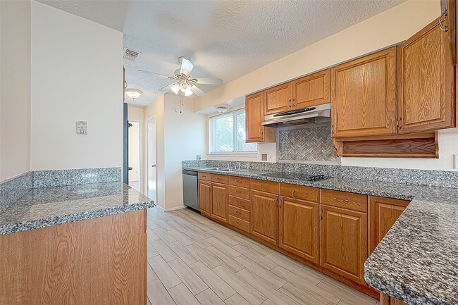 Building Photo - 830 Kenforest Dr