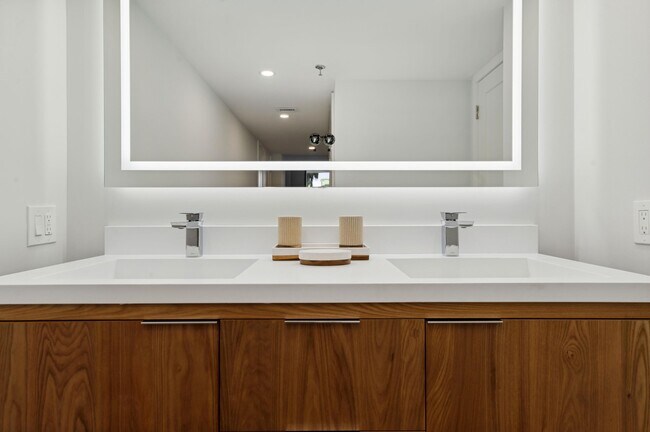 Building Photo - 4600 S Ocean Blvd