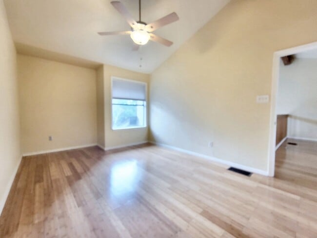 Building Photo - Modern and Cozy 2/BR 2/BA Home in Gated Co...
