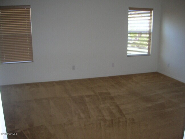 Building Photo - 9008 N Roebling Dr