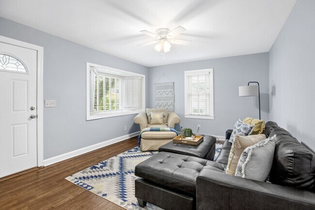 Building Photo - Fully Furnished 2-Bedroom Mid-Term Rental with Utilities Included