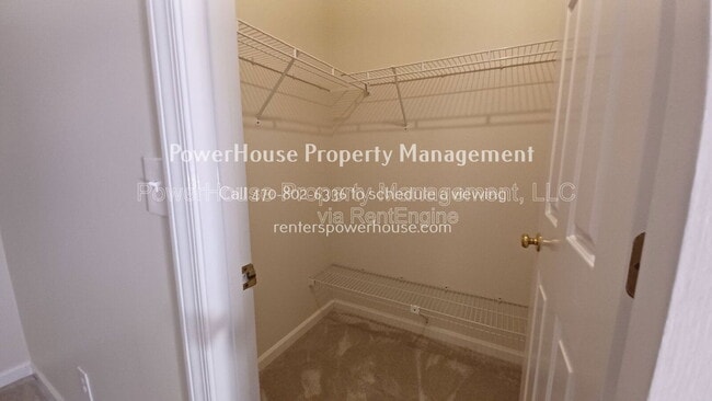 Building Photo - 5190 Southlake Dr