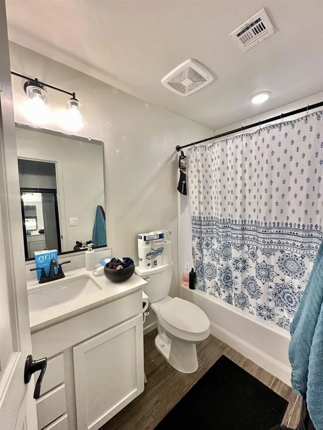 Building Photo - Beautiful 4 Bedroom/3 Bathroom Home