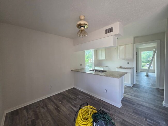 Building Photo - 1020 Autumn Cir