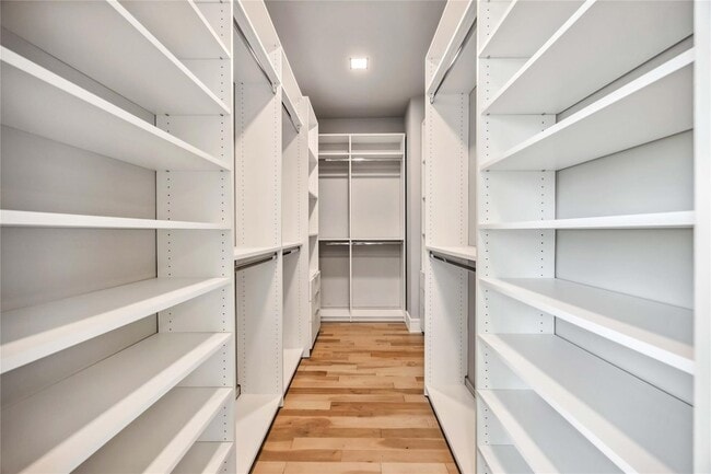 Building Photo - 1113 W 21st St