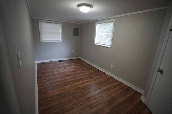 Building Photo - 1415 Hatcher Ave SE