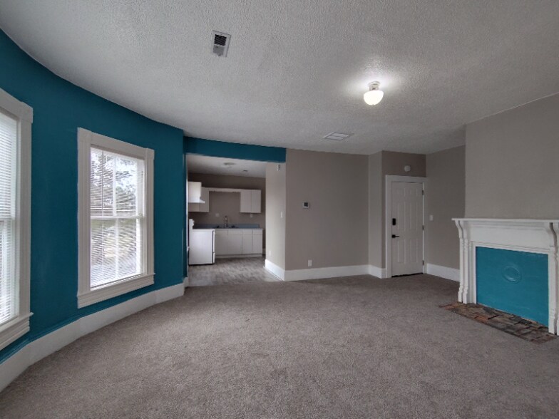 Building Photo - 424 W Main St