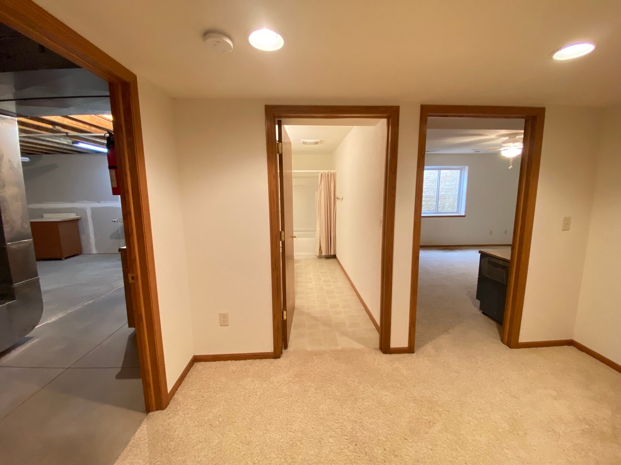 Building Photo - 303 Crestwood Ln