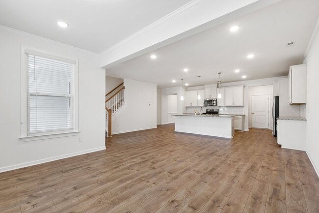 Building Photo - Beautifully Appointed Townhome in Prime Ho...