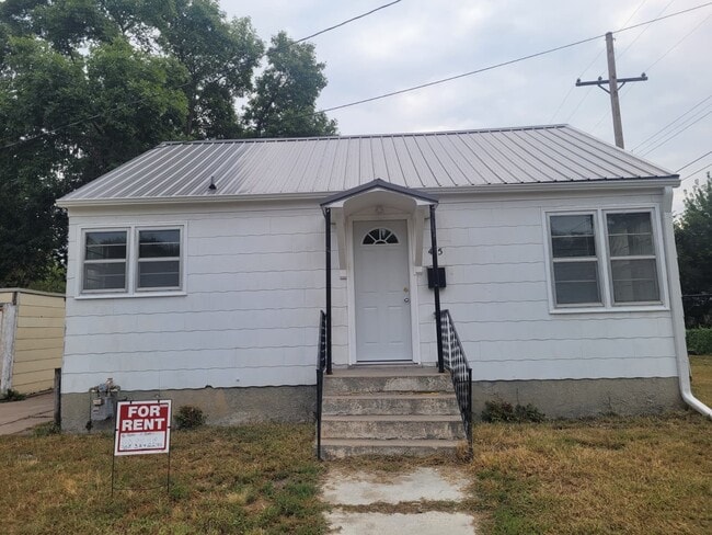 Primary Photo - 415 N Washington St