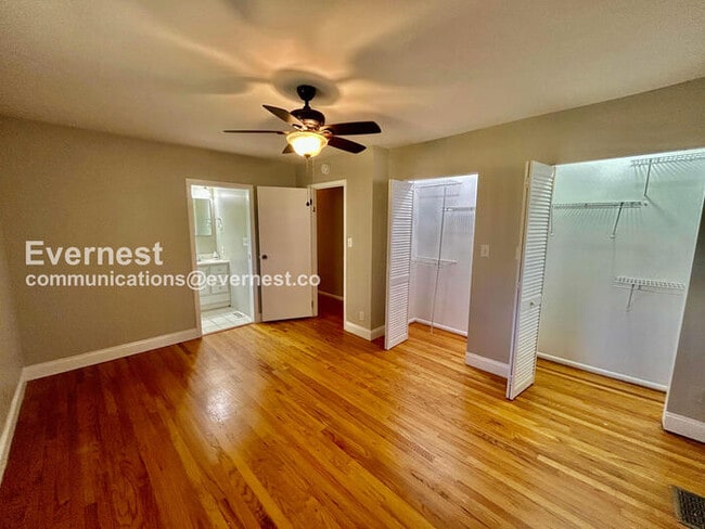 Building Photo - 3 Bed, 2.5 Bath Home with Fenced Yard & Garage / Pet-Friendly / Coming Soon!